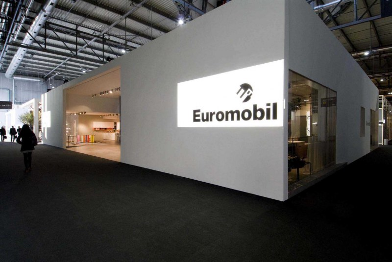 キッチンメーカーEuromobilのミラノサローネ2010年のブース外観